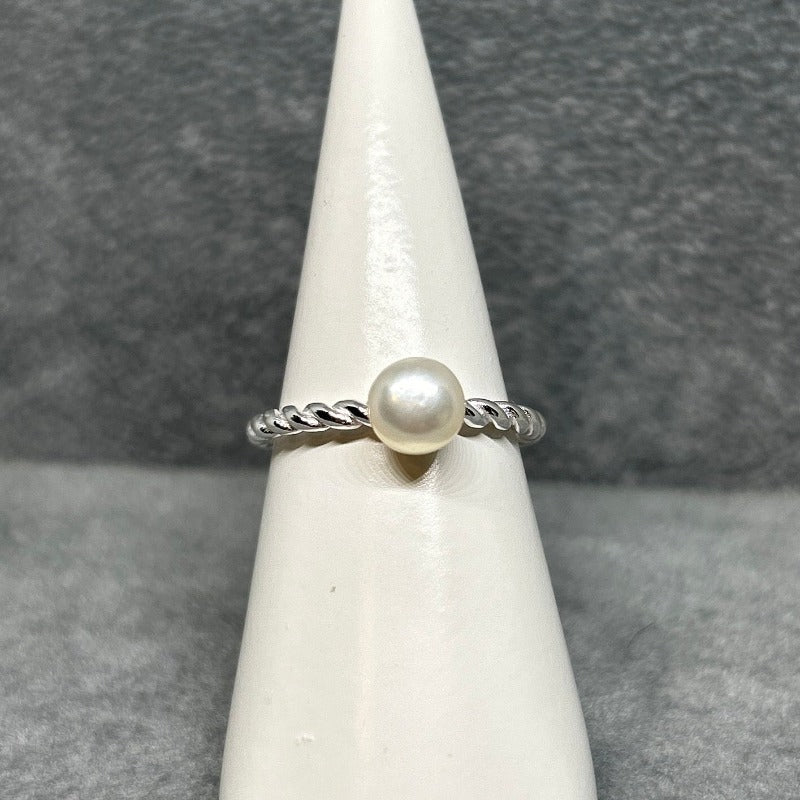 Twisted Band with Freshwater Pearl Ring