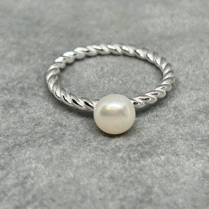 Twisted Band with Freshwater Pearl Ring