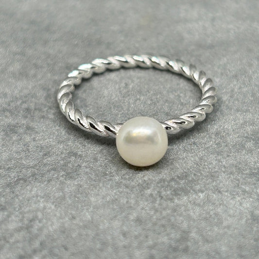 Twisted Band with Freshwater Pearl Ring