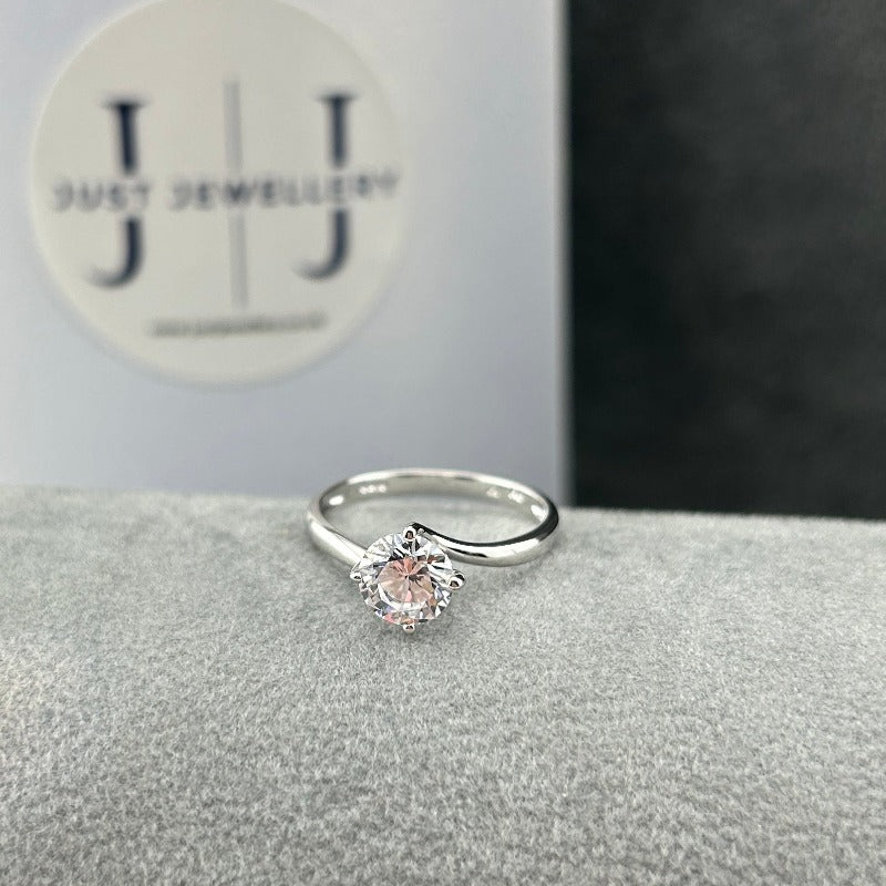 White Cubic Zirconia Elegant Solitaire Ring