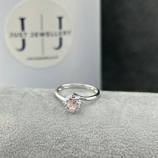 White Cubic Zirconia Elegant Solitaire Ring