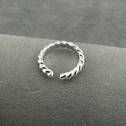 Adjustable Twist Ring