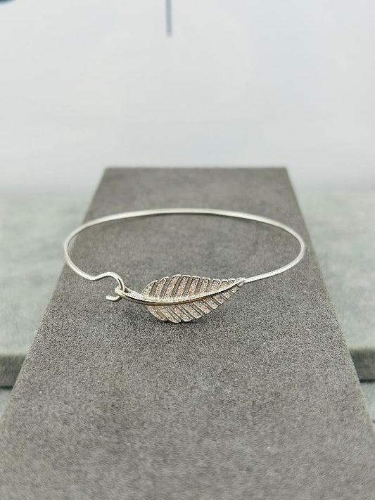 Leaf hook-in Bangle